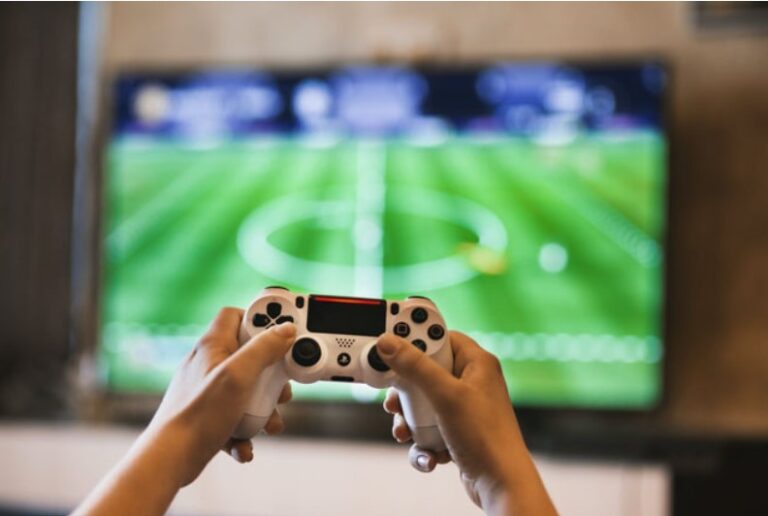 Streams Lag at Night